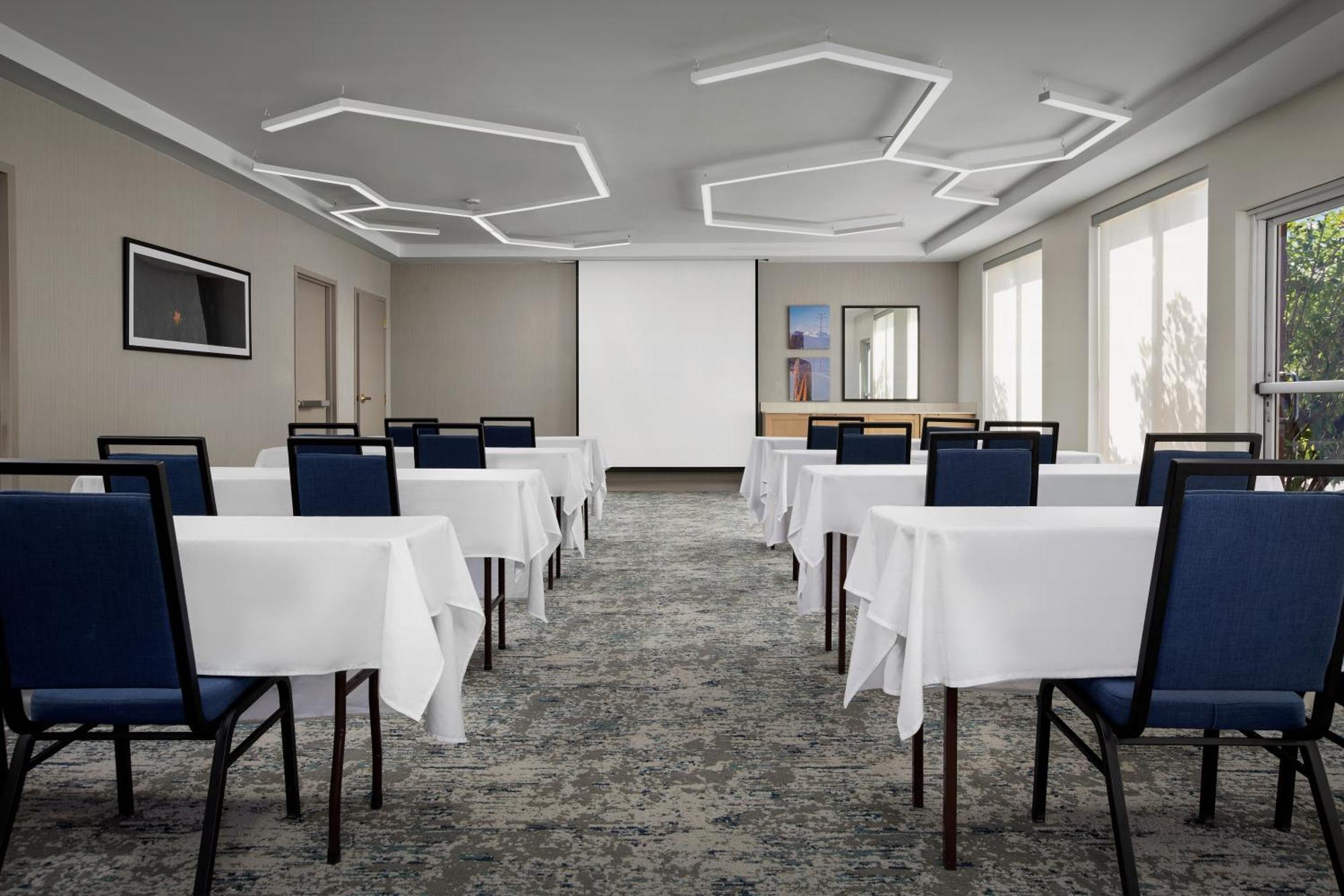 Hilton Garden Inn Colorado Springs North Экстерьер фото