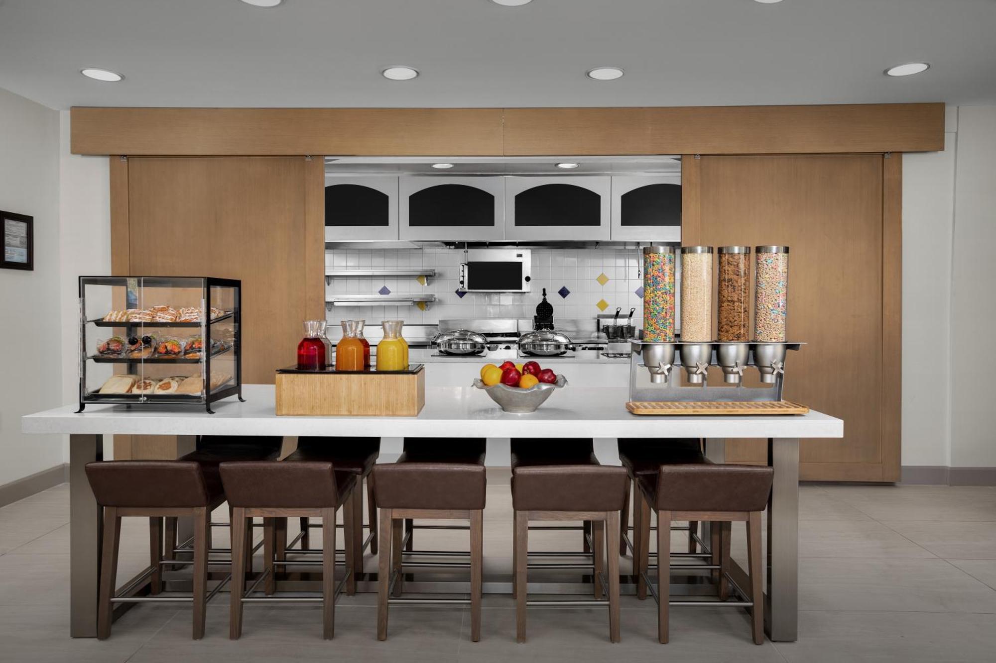 Hilton Garden Inn Colorado Springs North Экстерьер фото